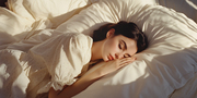 felsfactory_A_woman_in_her_30s_sleeping_in_bed_with_white_sheet_66c63657-dbfd-4445-9672-30bf94ef2b45.png
